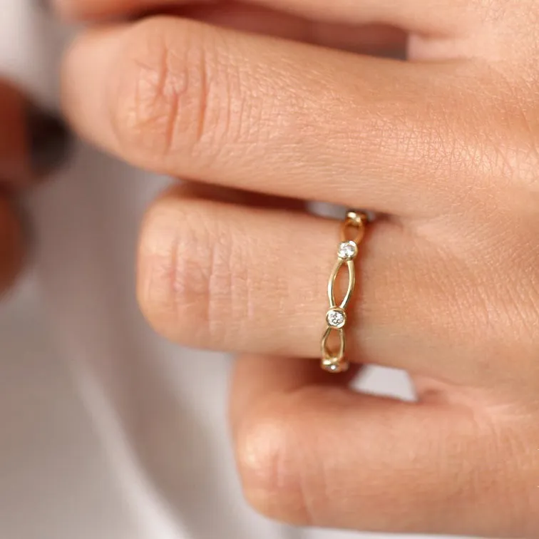 14K Gold Bezel Setting Unique Diamond Wedding Band