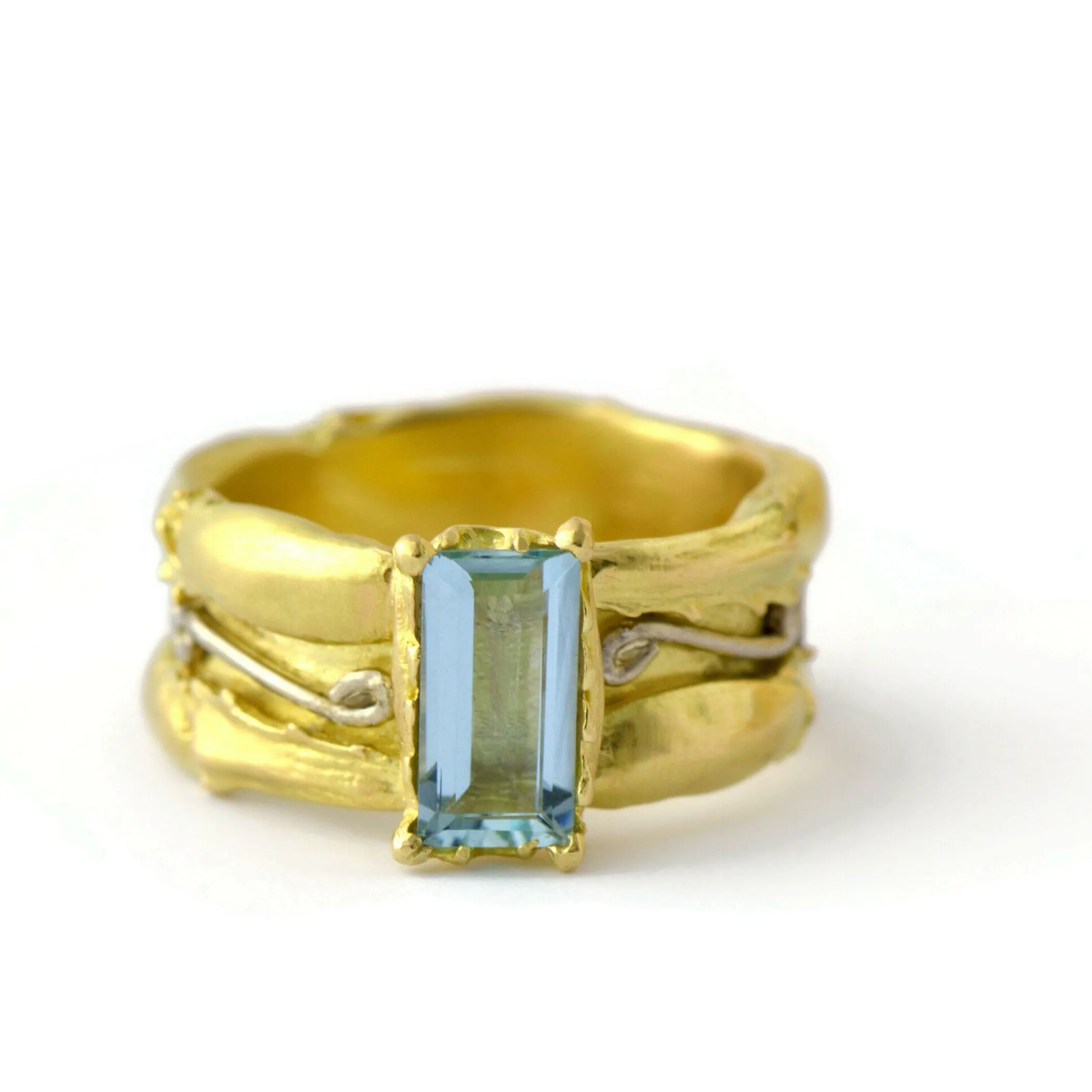 Aquamarine and 18 ct gold ring - Contemporary rings - insect inspire jewellery