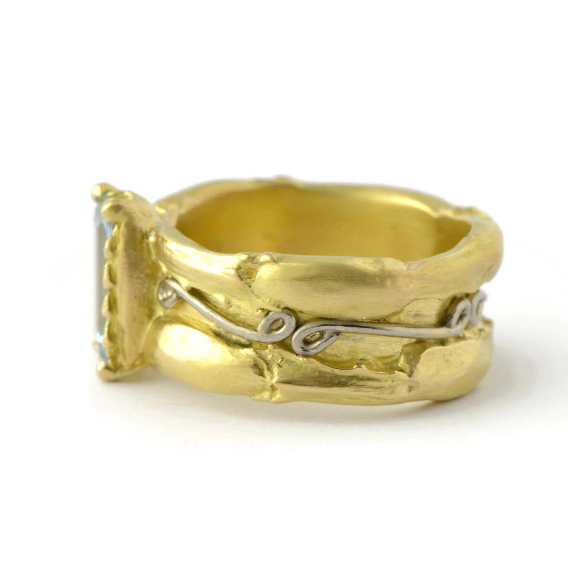 Aquamarine and 18 ct gold ring - Contemporary rings - insect inspire jewellery