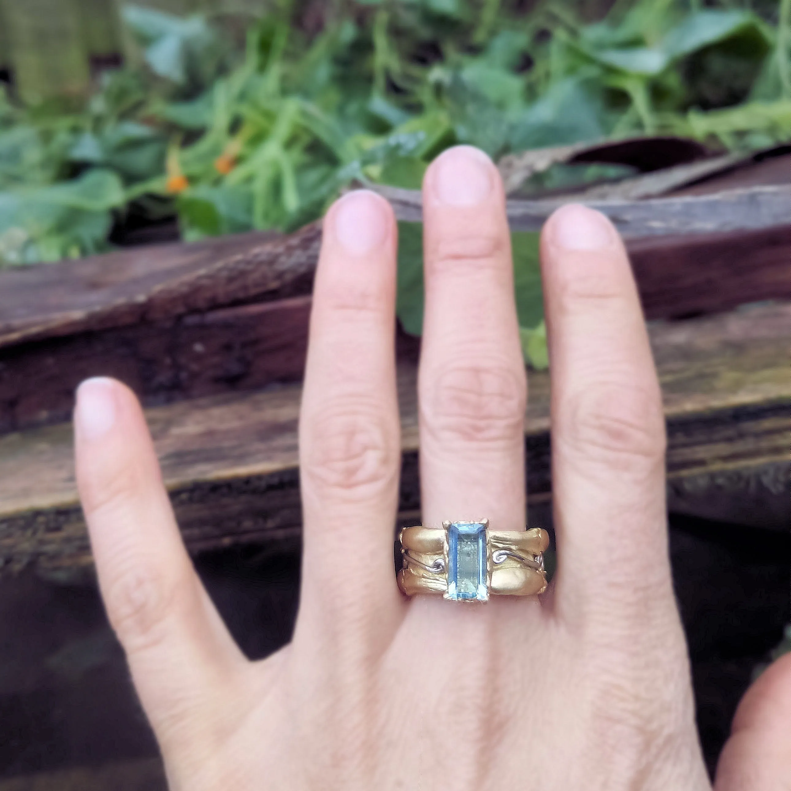 Aquamarine and 18 ct gold ring - Contemporary rings - insect inspire jewellery