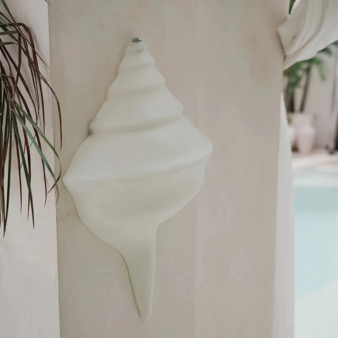 BLACK SALT CO. SHELL SCONCE: WHITE