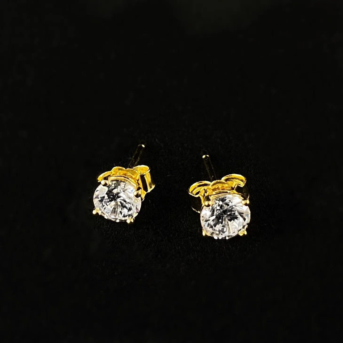 Elegant Clear Crystal Stud Earrings - Genevive
