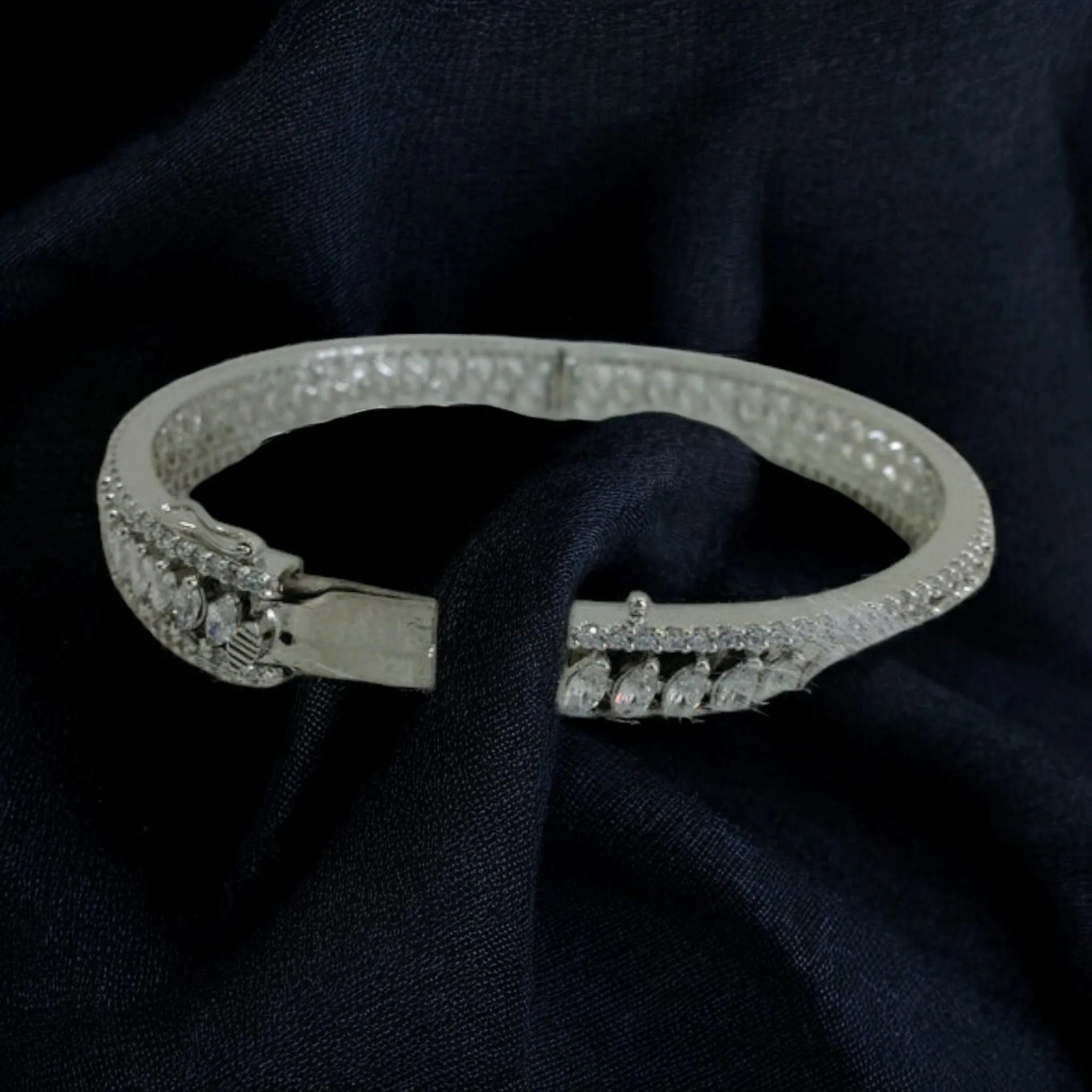 Graceful Droplets of Crystal Single Bracelet