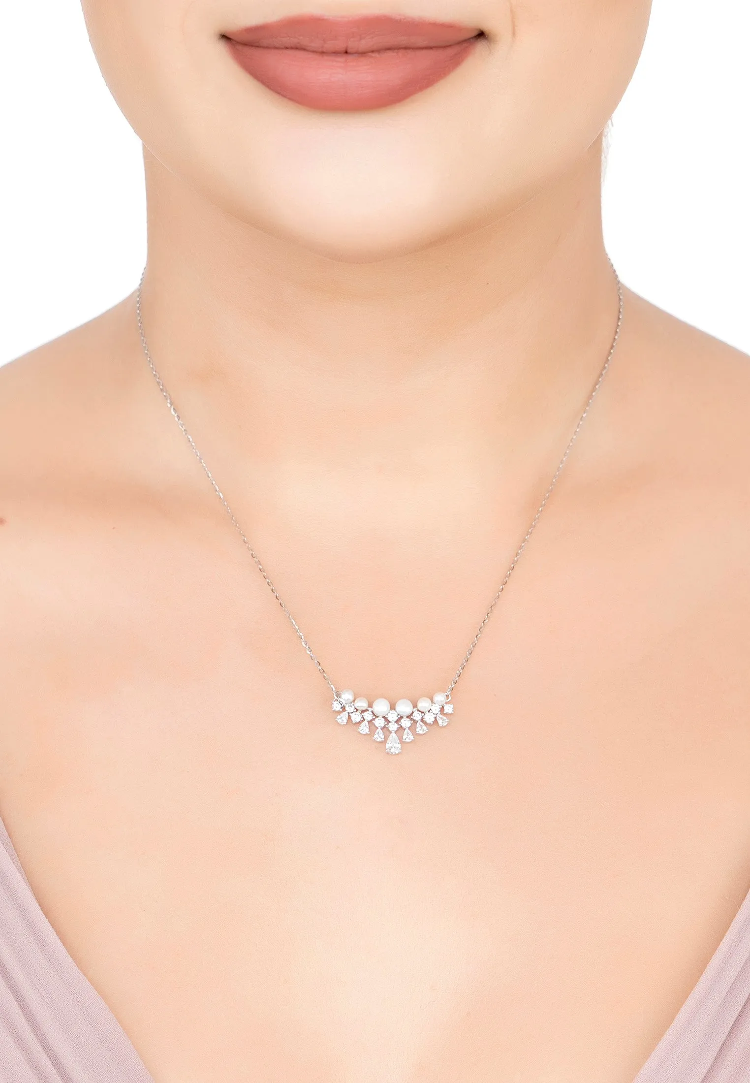 Lace and Pearls Necklace in Silver