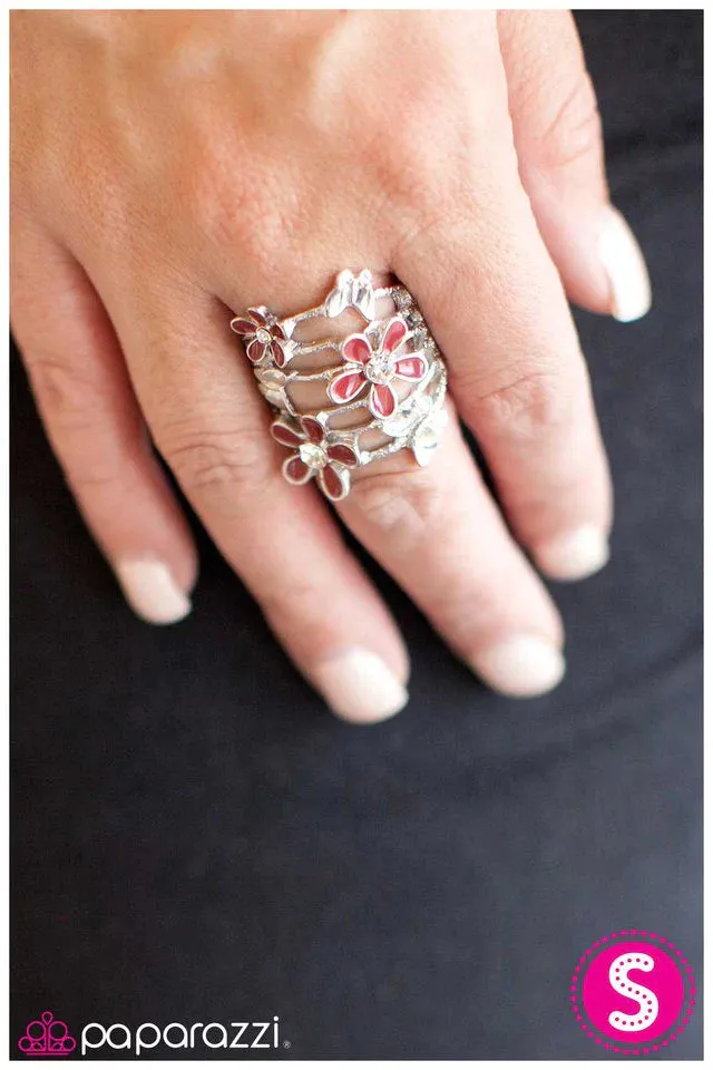 Paparazzi Ring ~ Exquisitely Effortless - Red