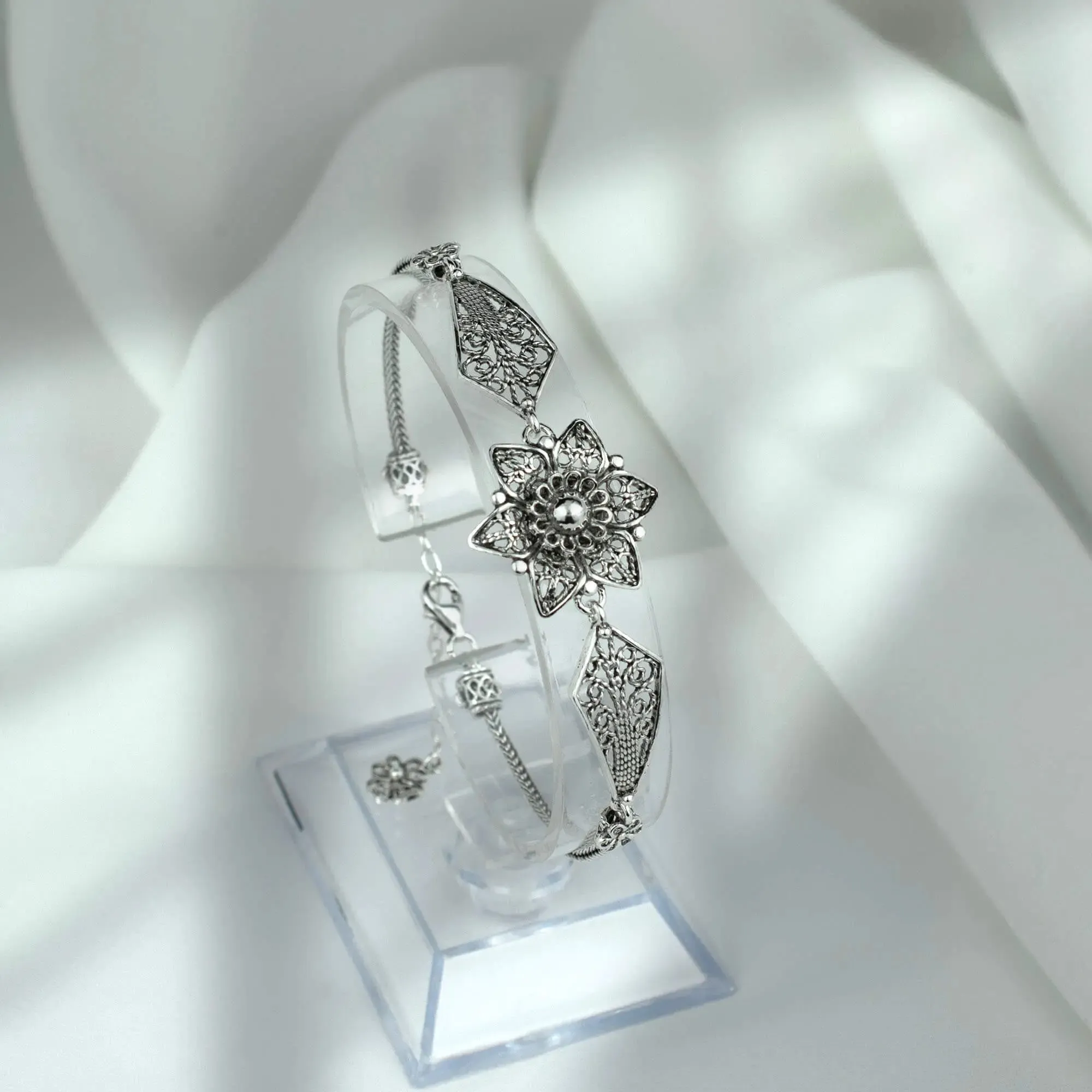 Sterling Silver Filigree Art Lily Flower Design Woman Link Bracelet