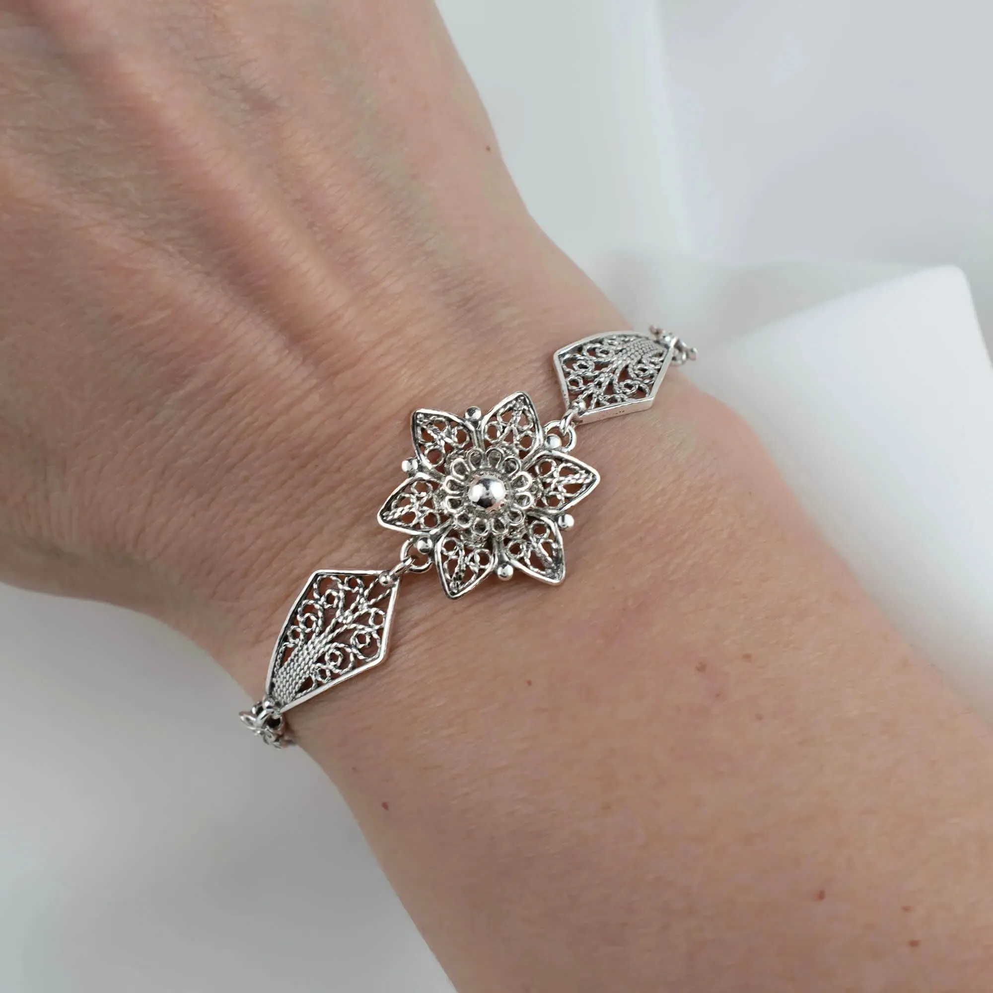 Sterling Silver Filigree Art Lily Flower Design Woman Link Bracelet