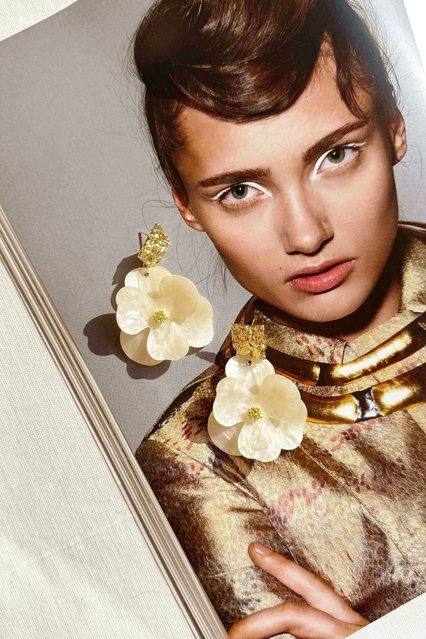 Summer Swooning Earrings - White