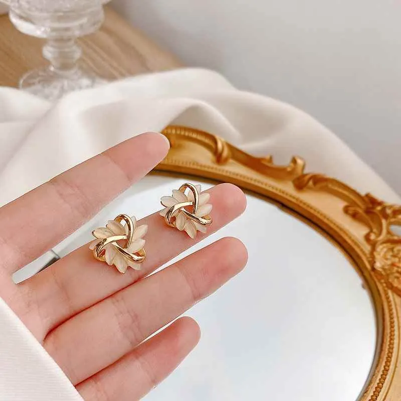 Trendy Flower Patterned Stud Earrings for Women: Stylish and Minimalist Jewelry for Any Occasion
