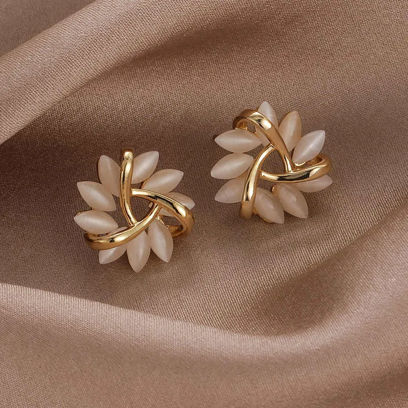 Trendy Flower Patterned Stud Earrings for Women: Stylish and Minimalist Jewelry for Any Occasion