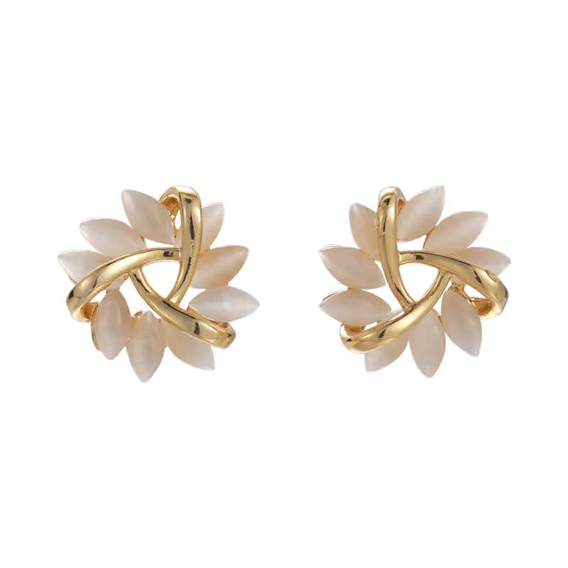 Trendy Flower Patterned Stud Earrings for Women: Stylish and Minimalist Jewelry for Any Occasion