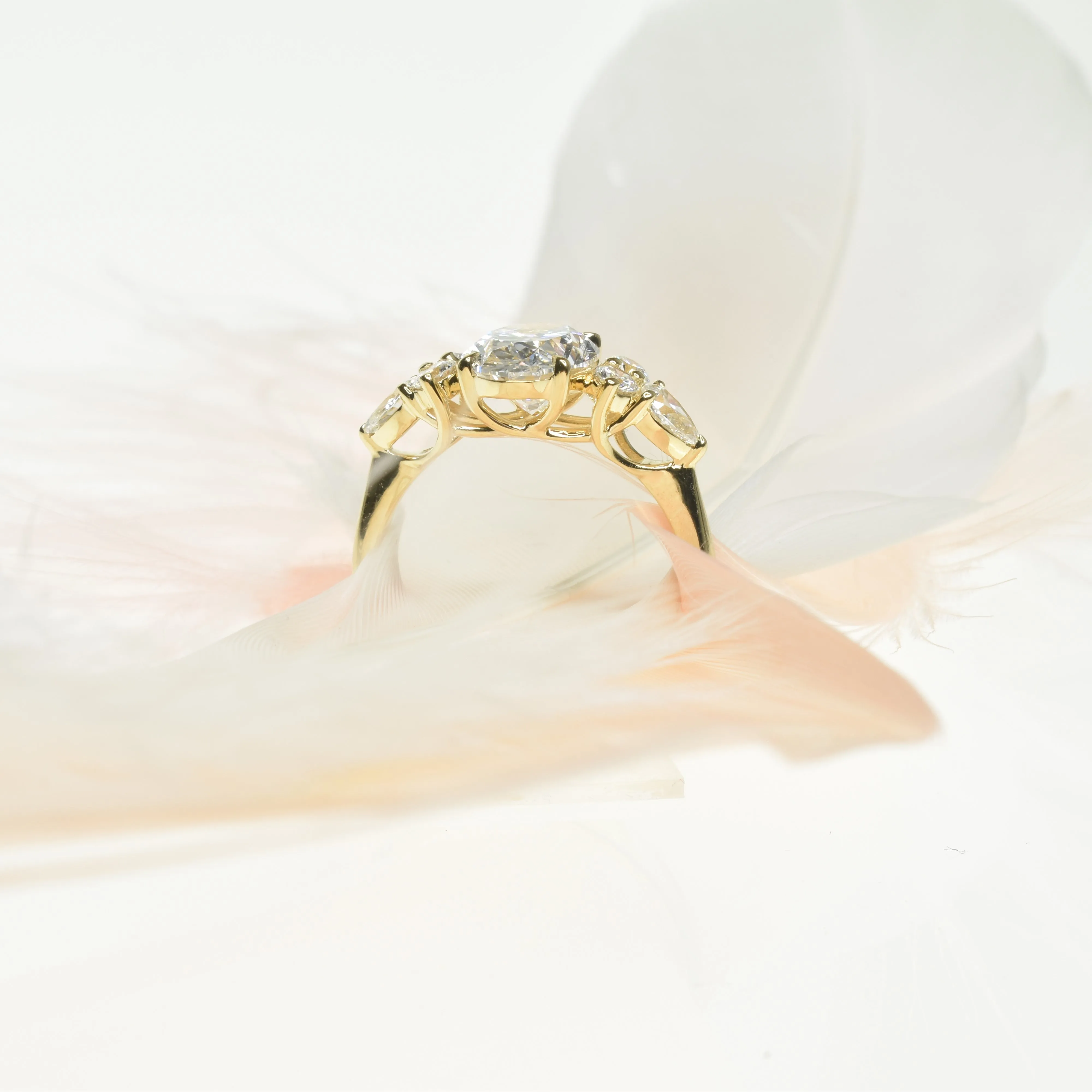 Unique Oval Diamond Engagment Ring