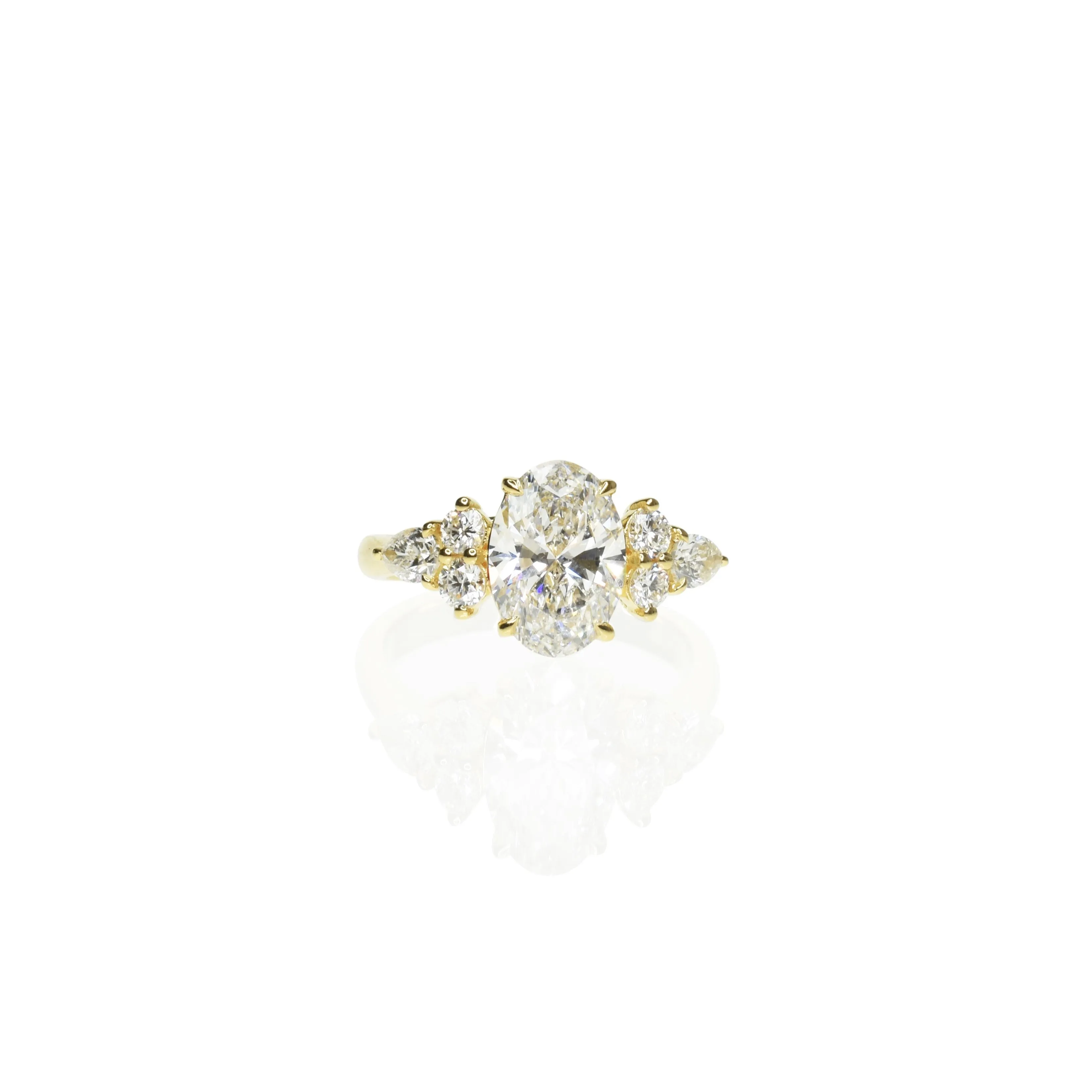 Unique Oval Diamond Engagment Ring