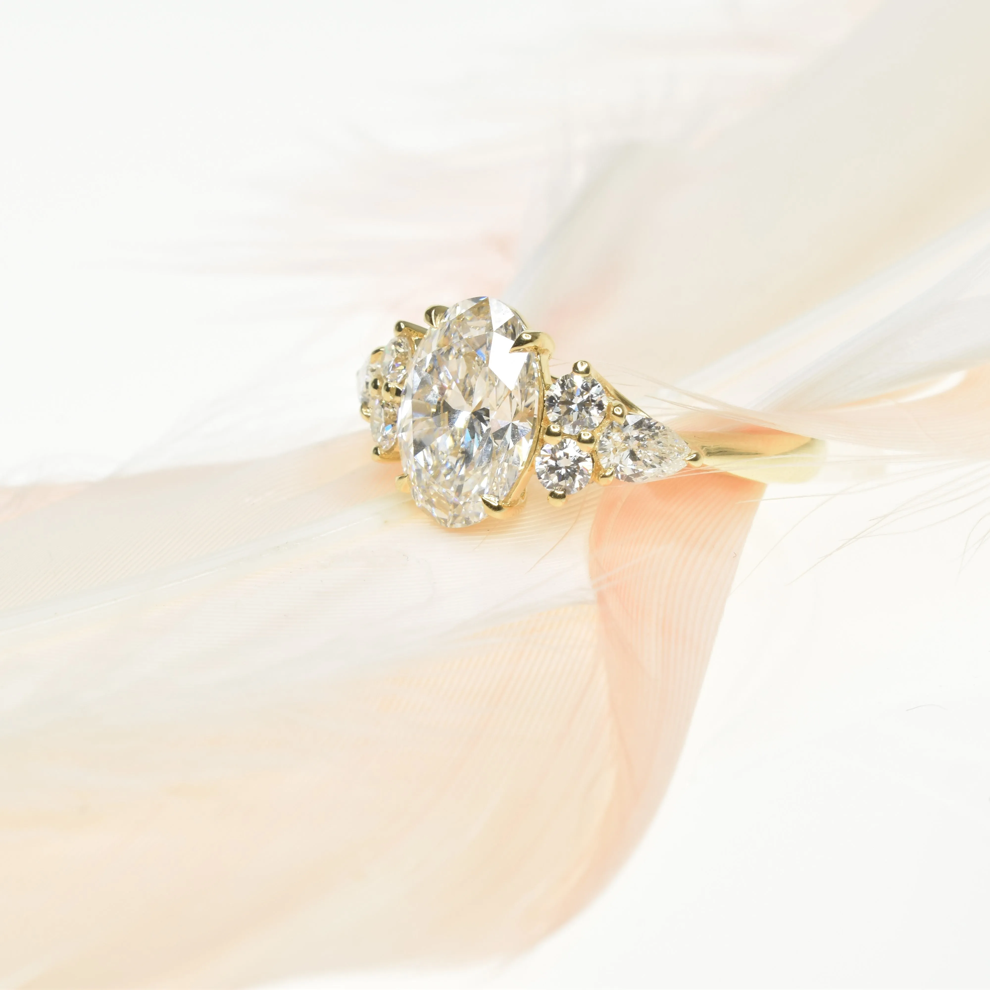 Unique Oval Diamond Engagment Ring