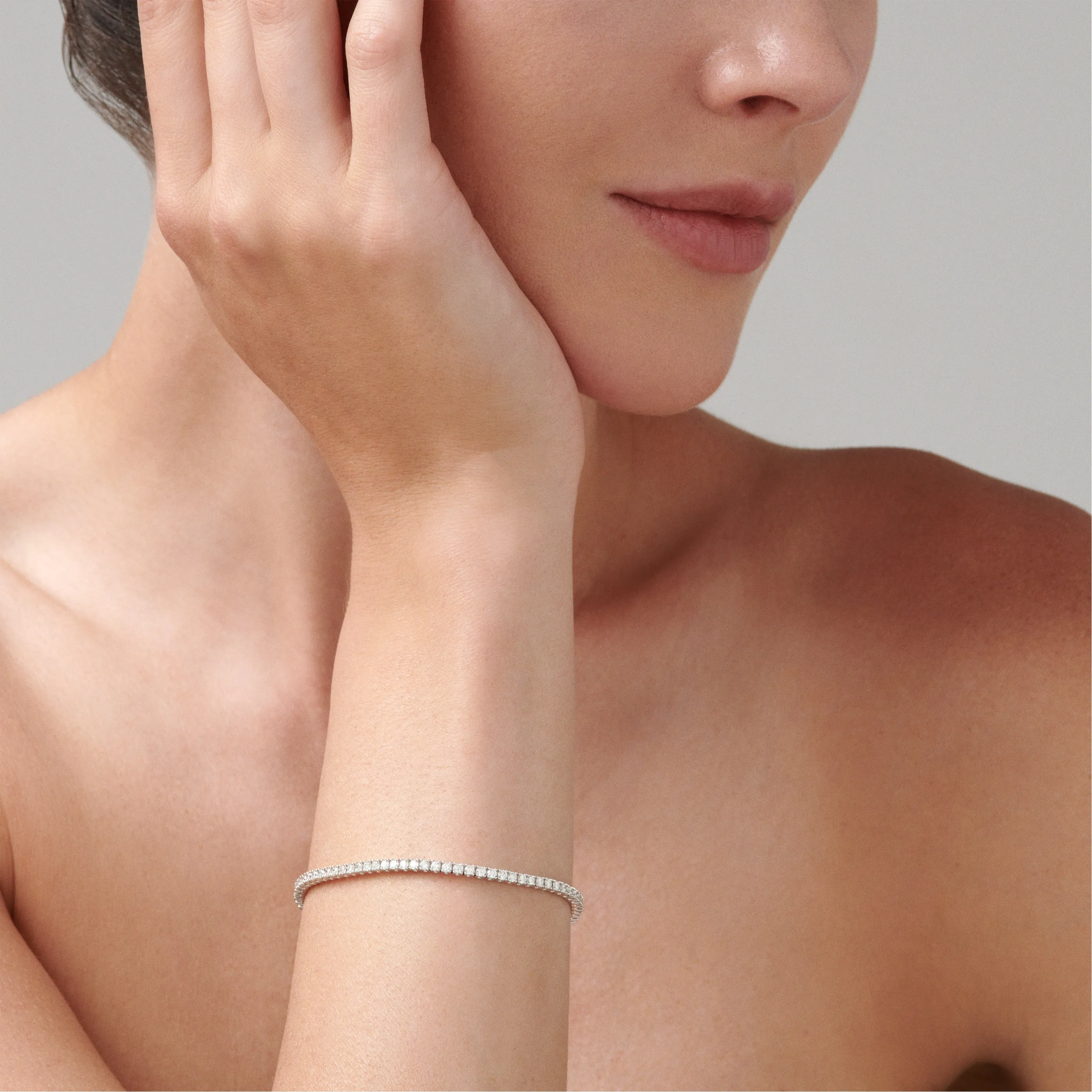 Vivid Tennis Diamond Bracelet | 18K White Gold