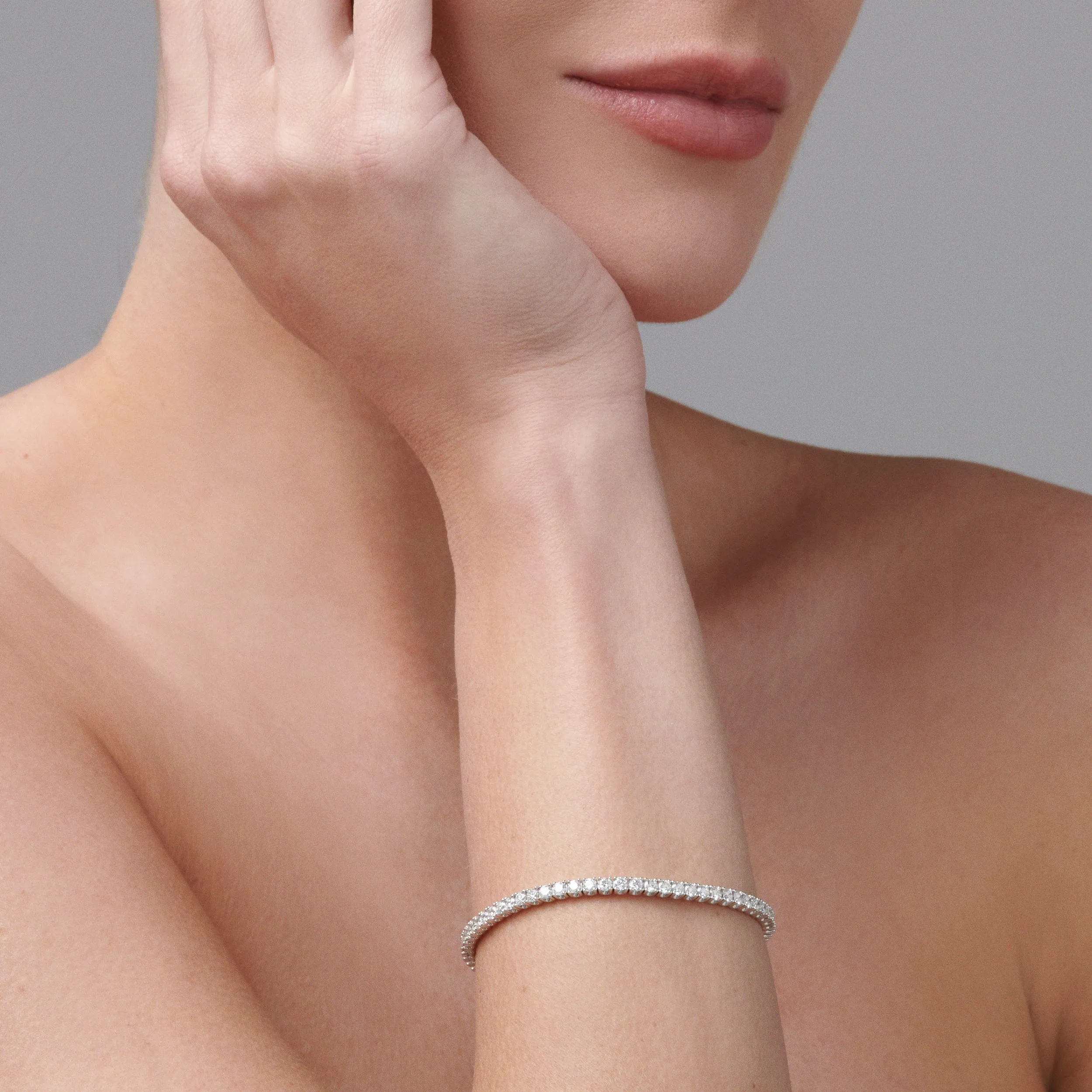 Vivid Tennis Diamond Bracelet | 18K White Gold